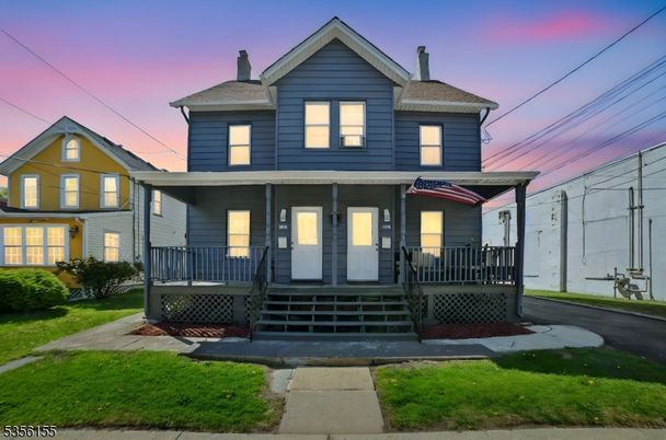 Exterior, Facade, Queen Anne Victorian