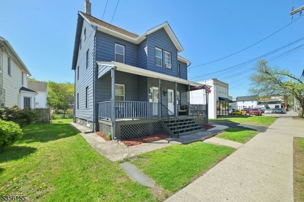 Exterior, Facade, American Foursquare