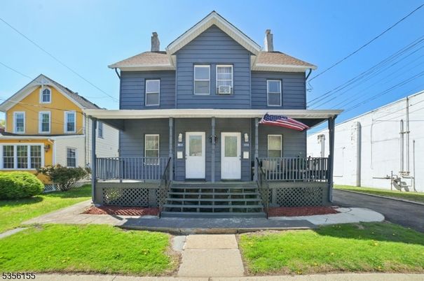 Exterior, Facade, Queen Anne Victorian