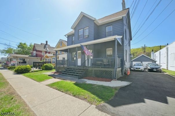 Exterior, Facade, Queen Anne Victorian
