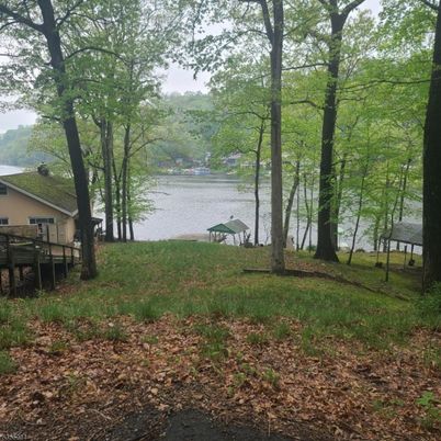 Exterior, Lake