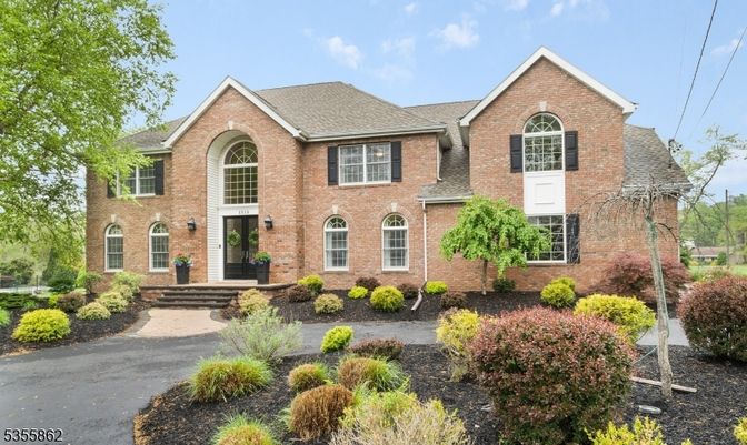 Exterior, Facade, Brick Facade, Brick Traditional