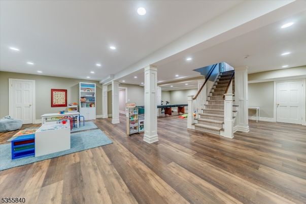 Interior, Recessed Lighting, Wood Texture Flooring