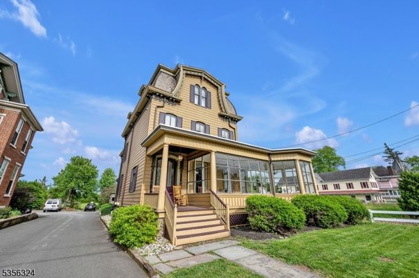 Exterior, Facade, Queen Anne Victorian