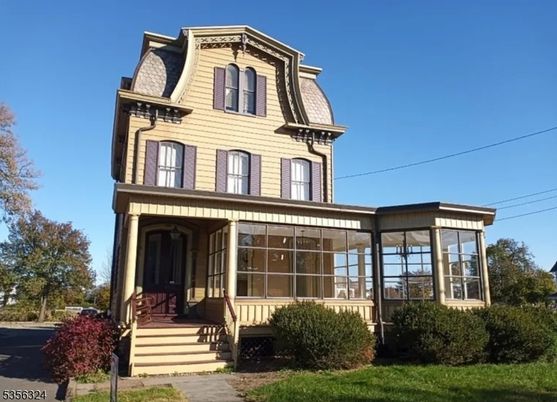 Exterior, Facade, Queen Anne Victorian