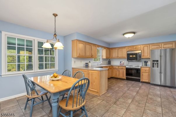 Dining room, Interior, Kitchen, Pendant Lights, Stainless Steel Appliances