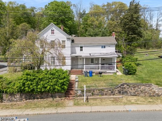 Exterior, Facade, American Foursquare