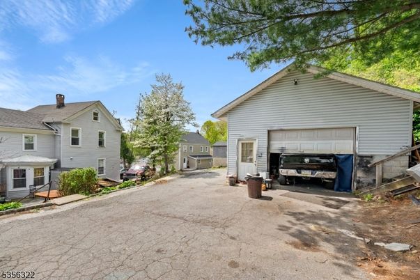 Detached Garage, Exterior