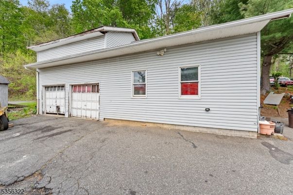 Detached Garage, Exterior