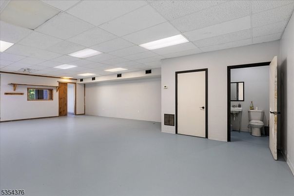 Bathroom, Empty room, Interior, Recessed Lighting