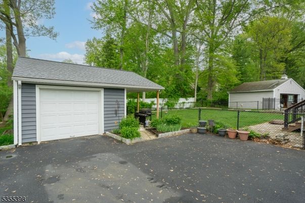 Detached Garage, Exterior