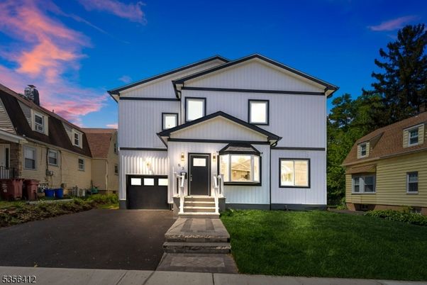 Attached, Exterior, Facade, Farmhouse