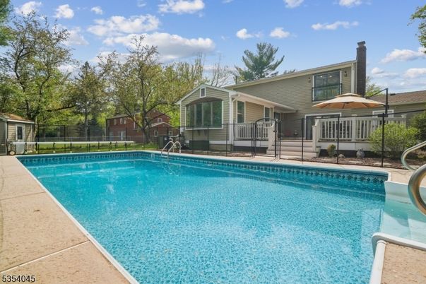 Exterior, Pool