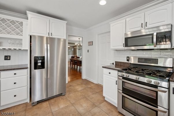 Chandelier, Dining room, Interior, Kitchen, Recessed Lighting, Stainless Steel Appliances