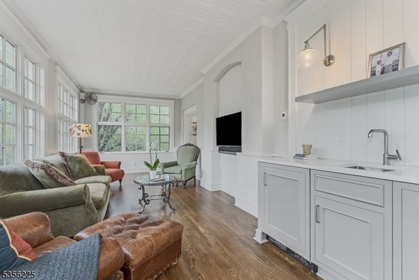 Interior, Living room, Pendant Lights, Wood Texture Flooring