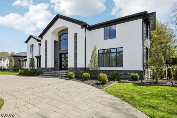 Backyard, Exterior, Facade, Modern
