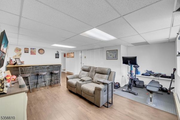 Fitness Equipment, Interior, Living room, Recessed Lighting, Wood Texture Flooring
