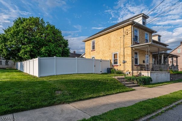 Backyard, Exterior, Facade, Brick Facade, American Foursquare