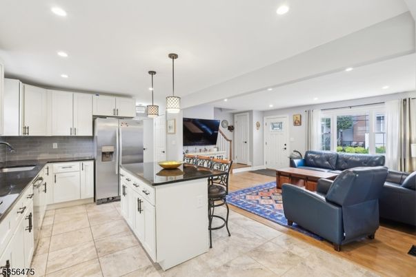 Interior, Kitchen, Living room, Pendant Lights, Recessed Lighting, Stainless Steel Appliances