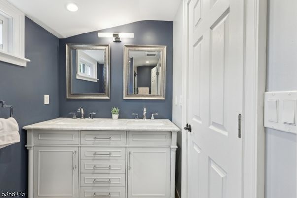 Bathroom, Dual Sink Vanities, Interior, Recessed Lighting