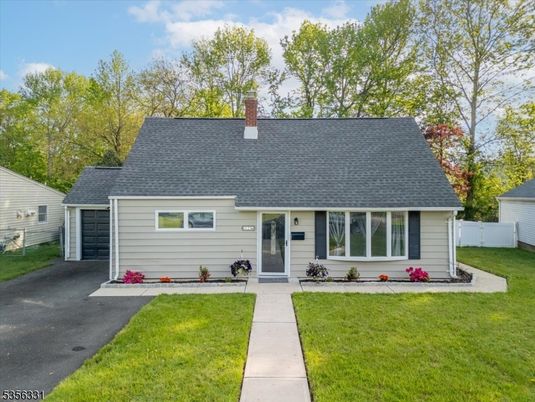 Attached, Exterior, Facade, Cape Cod