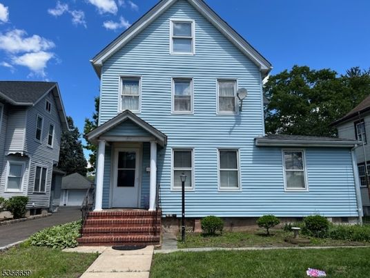Exterior, Facade, Queen Anne Victorian