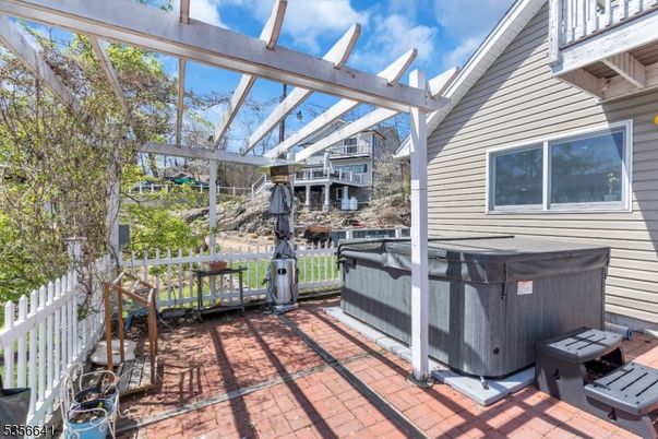 Exterior, Hot Tub, Sun Room