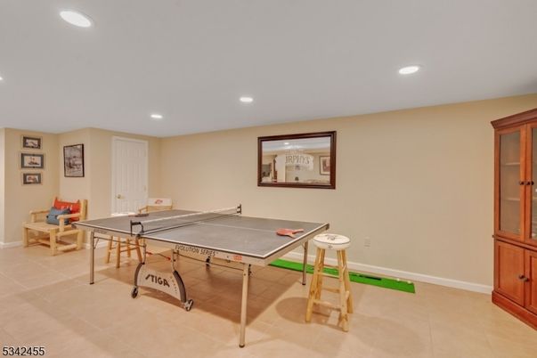 Game Room, Interior, Recessed Lighting