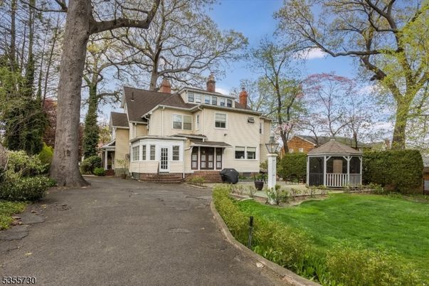 Backyard, Exterior, Facade, Queen Anne Victorian