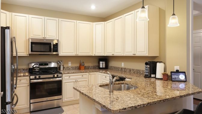 Interior, Kitchen, Pendant Lights, Recessed Lighting, Stainless Steel Appliances
