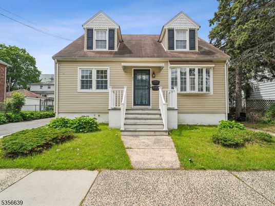 Exterior, Facade, Cape Cod