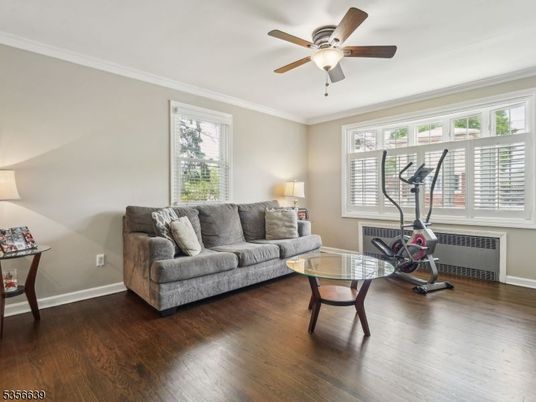 Fitness Equipment, Interior, Living room, Wood Texture Flooring
