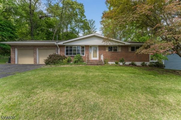Attached, Exterior, Facade, Brick Facade, Ranch