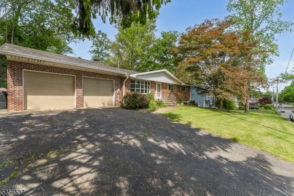 Attached, Exterior, Facade, Brick Facade, Ranch