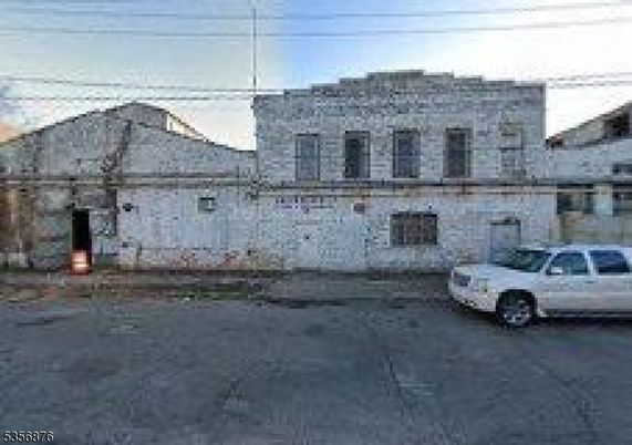 Exterior, Facade, Rowhouse