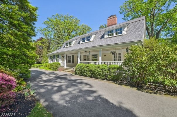 Exterior, Facade, Cape Cod
