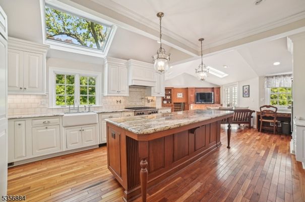 Dining room, Interior, Kitchen, Pendant Lights, Recessed Lighting, Wood Texture Flooring
