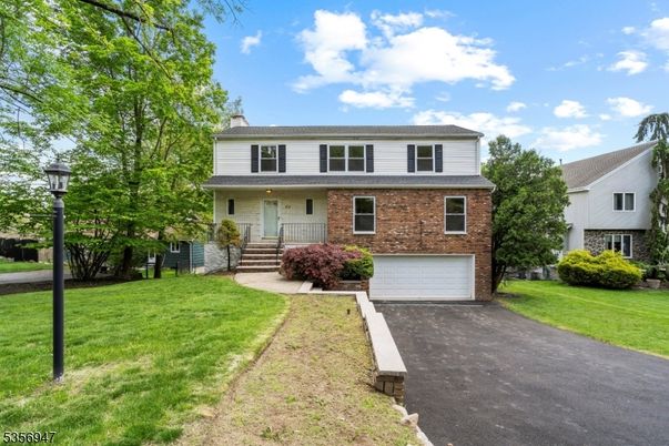 Attached, Exterior, Facade, Brick Facade, Raised Ranch