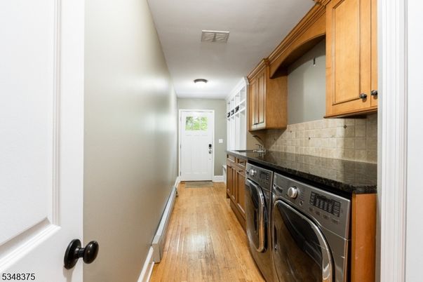 Interior, Washer, Wood Texture Flooring