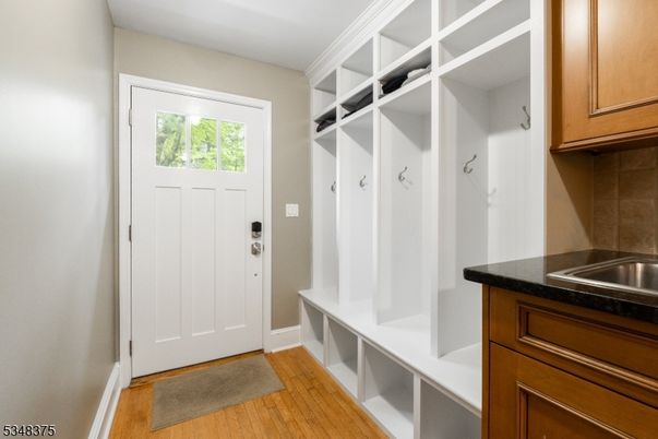 Interior, Walk-in Closets, Wood Texture Flooring