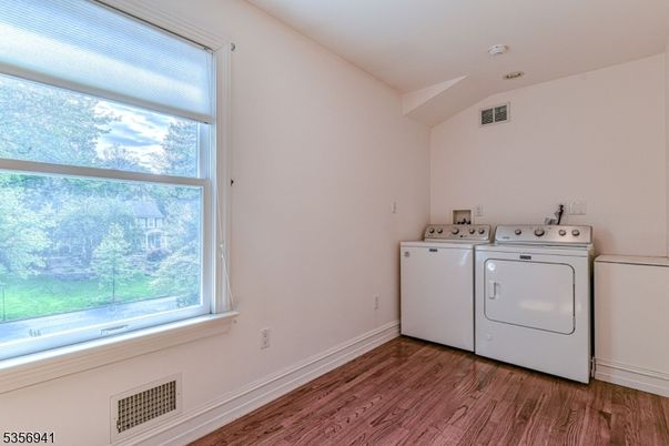 Interior, Washer, Wood Texture Flooring