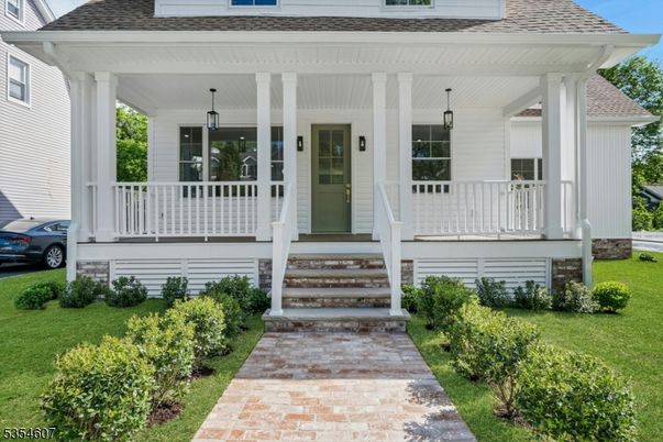 Exterior, Facade, None