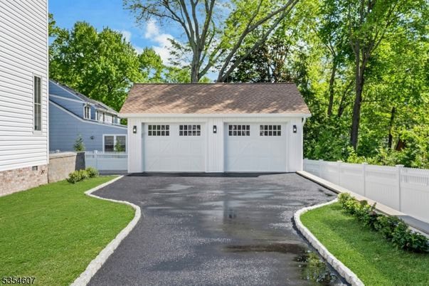Detached Garage, Exterior