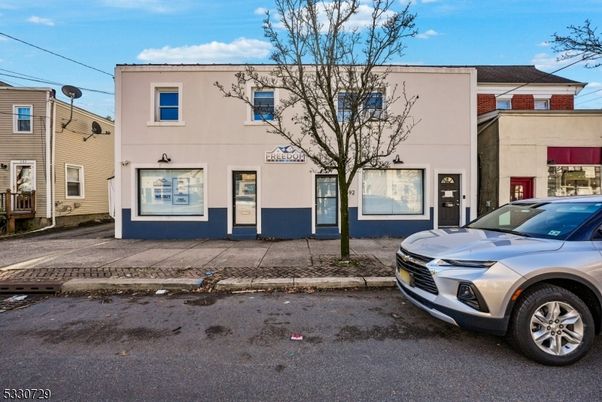 Exterior, Facade, Rowhouse