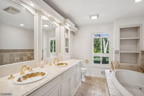 Bathroom, Dual Sink Vanities, Interior, Recessed Lighting