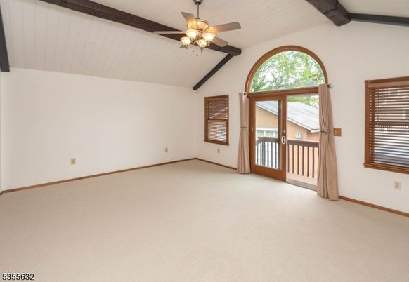 Empty room, Interior, Wooden Beams