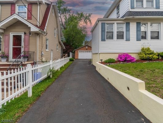 Detached Garage, Exterior