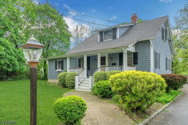 Exterior, Facade, Cape Cod