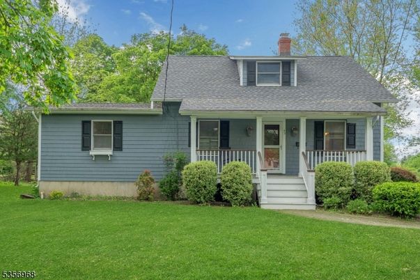 Exterior, Facade, Cape Cod
