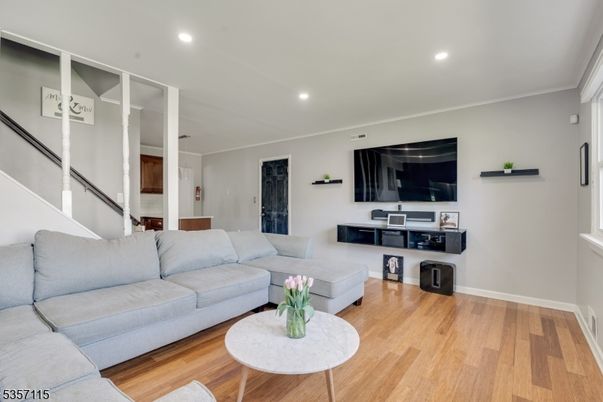 Interior, Living room, Recessed Lighting, Wood Texture Flooring